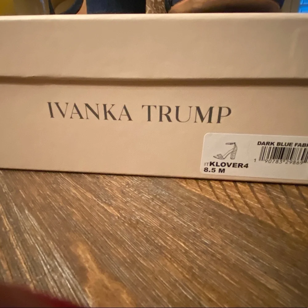 IVANKA TRUMP KLOVER 4 DARK BLUE FABRIC - Picture 5 of 5